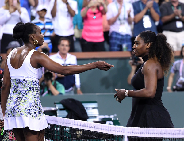 The Williams sisters met for a nice hug at the net after their encounter | Photo: Kevork Djansezian/Getty Images North America