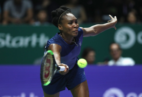 Venus Williams returns a serve with her forehand | Photo: Matthew Stockman/Getty Images AsiaPac