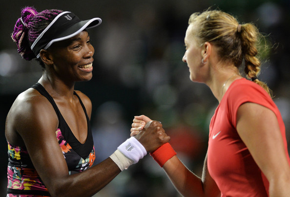 Venus Williams and Petra Kvitova meets at the net after their meeting at the Toray Pan Pacific Open | Photo: Atsushi Tomura/Getty Images AsiaPac