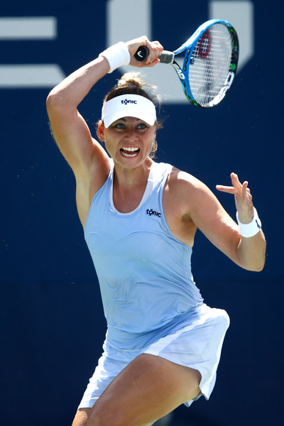 Vera Zvonareva tried to stay in touch and make the match a competitive one | Photo: Julian Finney/Getty Images North America