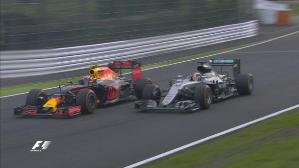 Verstappen e Hamilton travaram a grande briga do fim da prova, mas o holandês manteve o segundo lugar (Foto: Divulgação/F1)