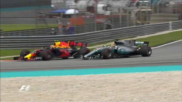 Verstappen ultrapassou Hamilton com autoridade ainda no começo (Foto: Divulgação/F1)