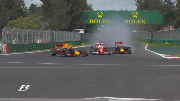 Verstappen segurou Vettel no fim, depois foi punido, e Ricciardo quase conseguiu o pódio (Foto: Divulgação/F1)