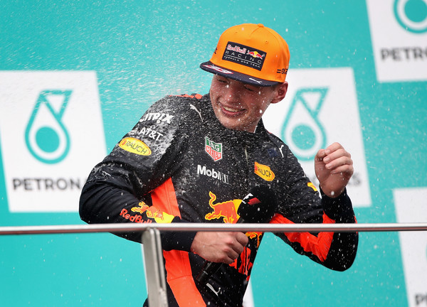 Max Verstappen celebrando la victoria en Malasia. Fuente: Zimbio