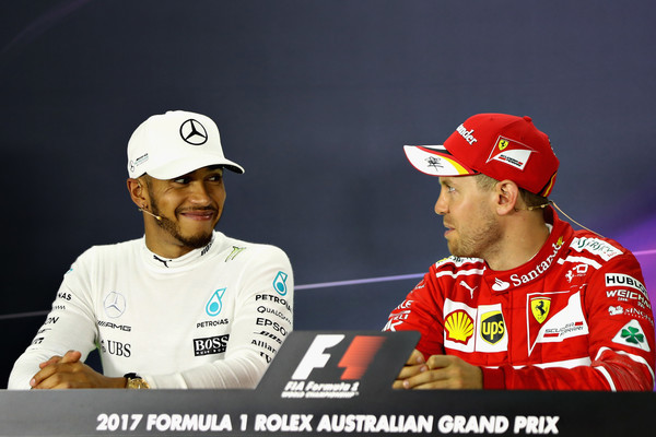 Lewis Hamilton y Sebastian Vettel en rueda de prensa. Fuente: Zimbio