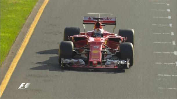 Vettel lidera com boa vantagem e marcha para a vitória (Foto: Divulgação/F1)