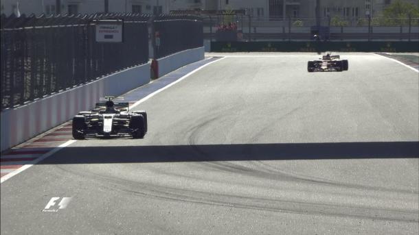 Bottas e Vettel próximos: briga pela ponta no fim em Sochi (Foto: Divulgação/F1)
