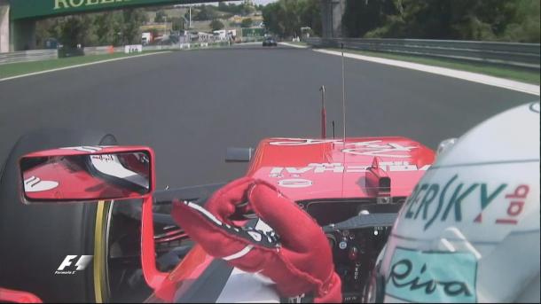Vettel reclamando dos retardatários (Foto: Divulgação/F1)