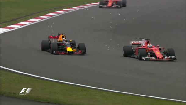 A grande ultrapassagem de Vettel sobre Ricciardo (Foto: Divulgação/F1)