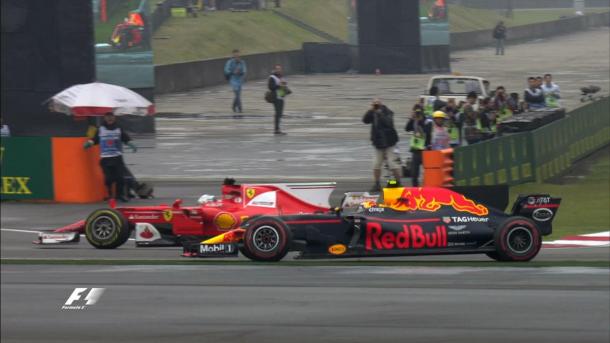 Vettel se aproveitou do erro de Verstappen para ultrapassar (Foto: Divulgação/F1)