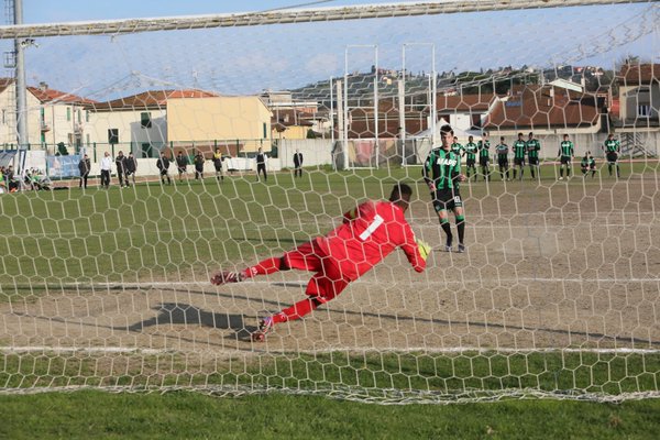Sarr detiene el penalti decisivo | Foto: Bologna FC