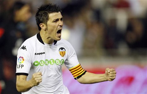 David Villa celebrando un gol como valencianista | Fuente: futbolsapiens.com