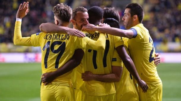 Los jugadores del Villarreal celebran el gol de Bakambu | Foto: Villarreal CF