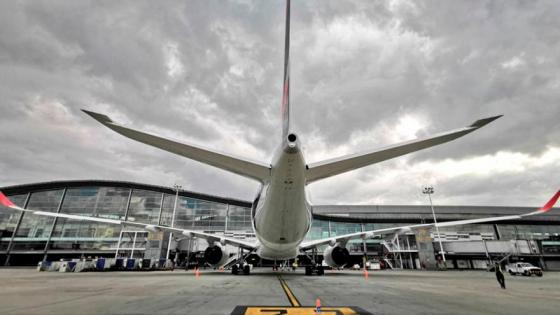 El vuelo AV 152, el encargado de llevar a los deportistas colombianos a Europa. Imagen: @BOG_ELDORADO