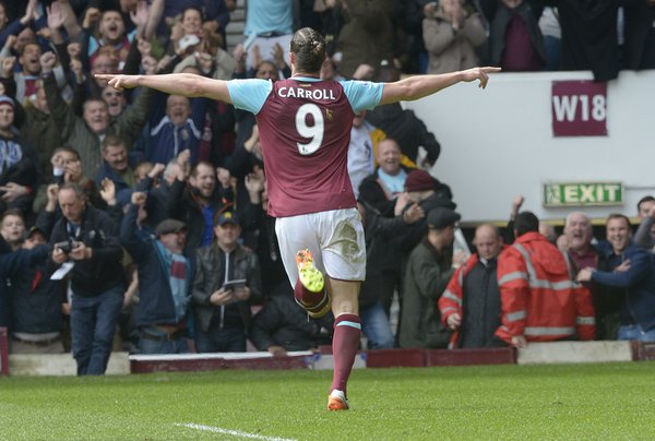 Así festejó Carroll su segundo gol para empatar antes del descanso | Foto: West Ham United