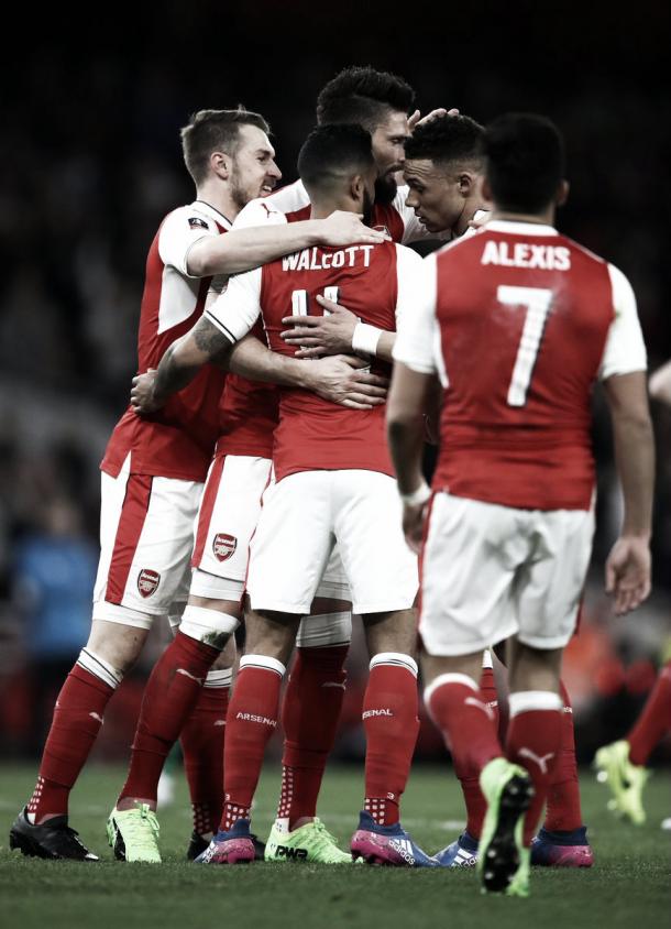 Los jugadores del Arsenal celebran el gol del Olivier Giroud | Foto: Arsenal