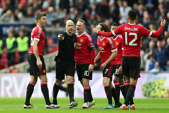 Rooney argues with the referee after Everton were awarded a penalty | Photo: Alex Morton/The FA Collection