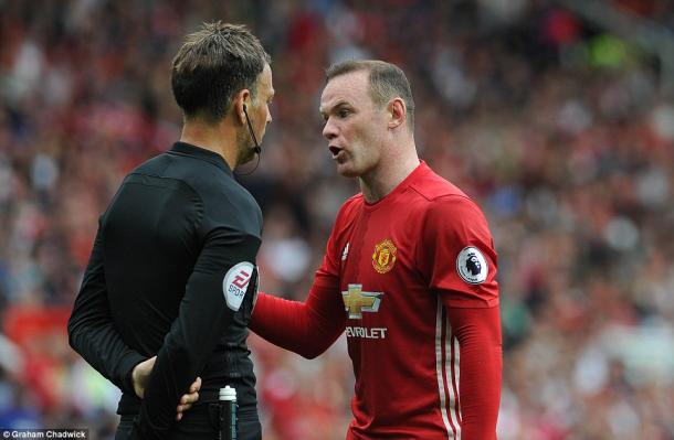 Rooney arguing with refereeing Mark Clattenburg on Saturday | Photo: Graham Chadwick/Daily Mail