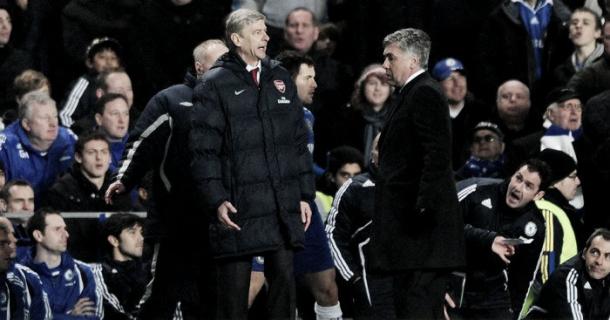 Arsène Wenger y Carlo Ancelotti durante un duelo en Inglaterra | Foto: Getty Images