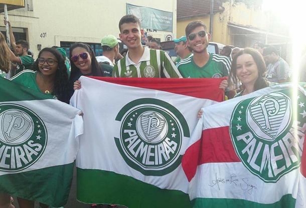 Isabelle (na esquerda), com amigos torcedores do Palmeiras. Foto: Arquivo pessoal da Isabelle
