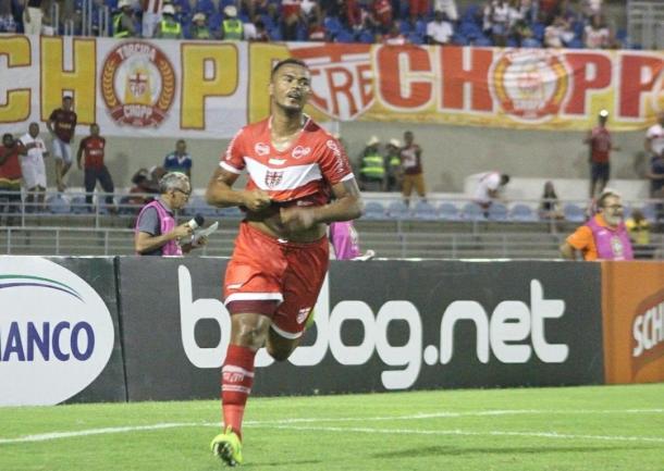 Zé Carlos é a principal referência no ataque do CRB (Foto: divulgação/CRB)