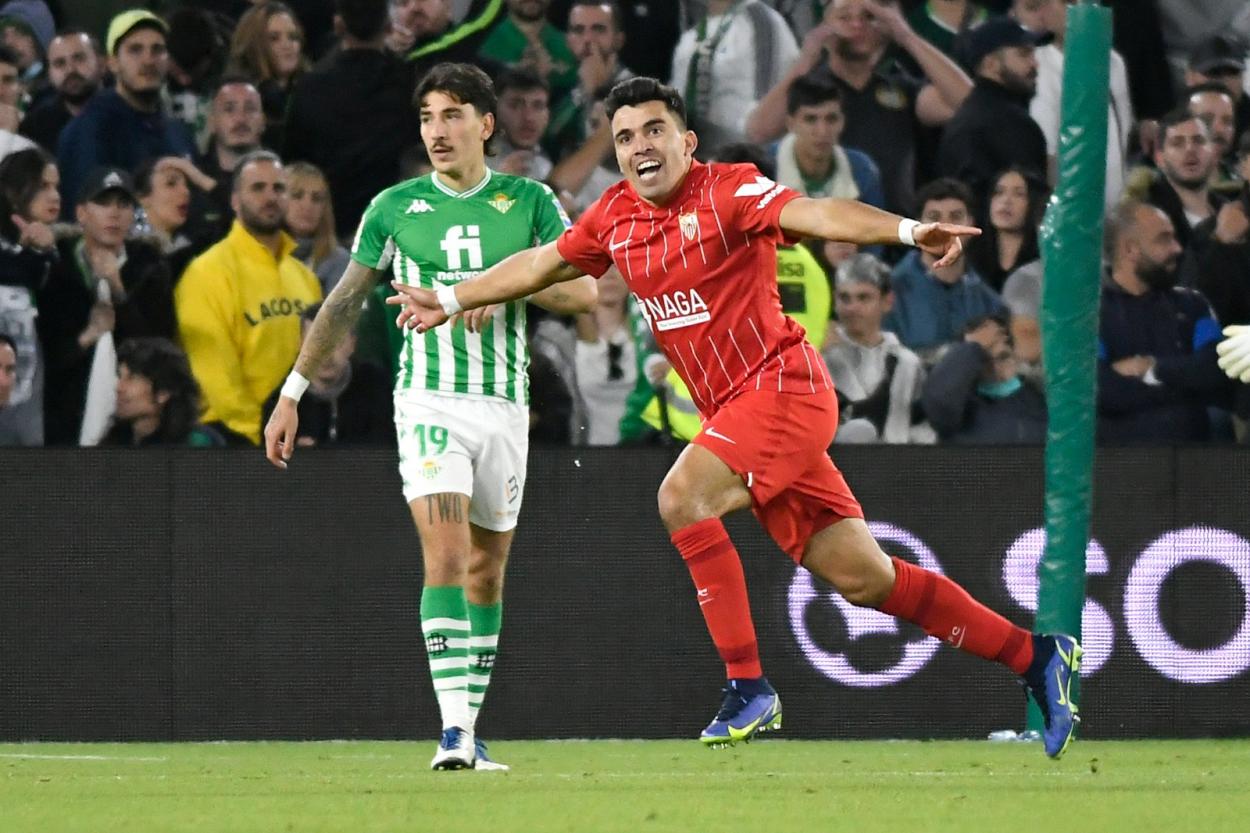 Marcos Acuña celebrando su gol frente al Betis en el Benito Villamarín de esta temporada. Foto: Página oficial Sevilla FC.
