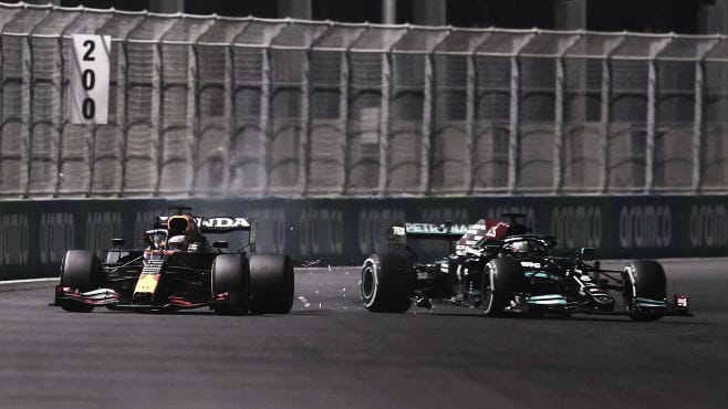 Toque entre Hamilton y Verstappen. (Fuente: f1.com)