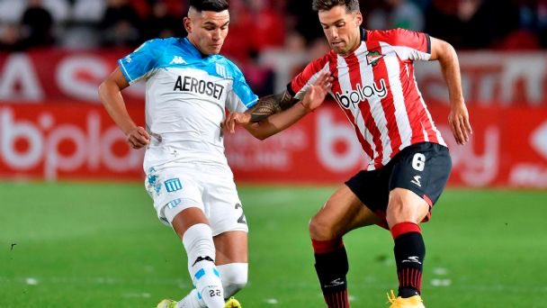 Carlos Alcaraz jugó un partido aparte por su conocida historia con Gimnasia. Foto: Racing Club.