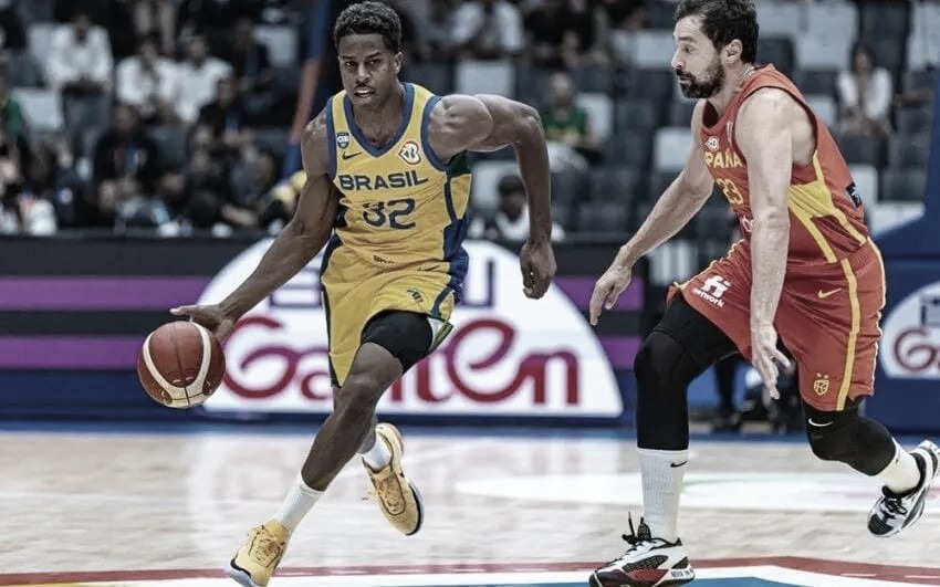 Nos últimos segundos, Brasil vence Espanha por 66 a 65 no basquete  masculino