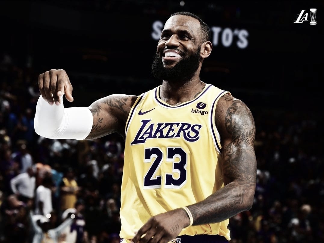 LeBron James descarta aposentadoria e vai jogar sua 21ª temporada na NBA