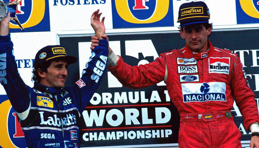 Senna elevando los brazos de Prost | Foto: F1