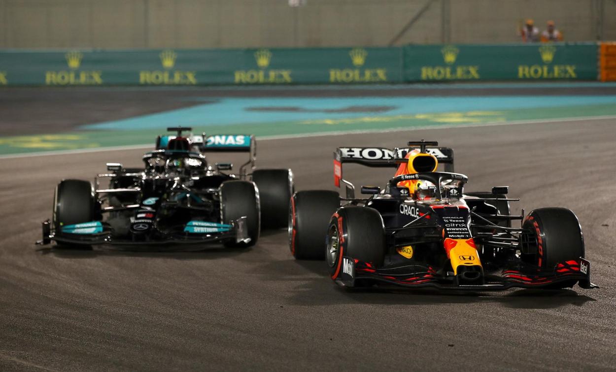 Verstappen adelantando a Hamilton para ganar el mundial | Foto: F1