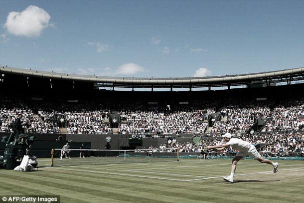 Above: Novak Djokovic and Sam Querrey in action | Photo: AFP / Getty Images 