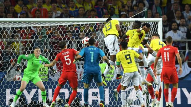 Yerry Mina en el gol del empate. Foto: FIFA vía Getty Images.
