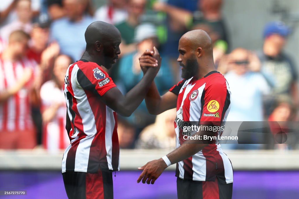 Yoane Wissa (eft) of Brentford celebrates with Mbeumo (right) after scoring Bees winning goal against Palace | Photo: Getty Images