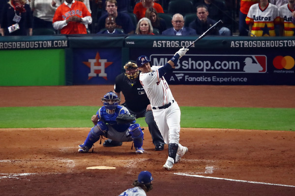 Gurriel's blast tied Game 5 in the fourth inning/Photo: Ezra Shaw/Getty Images