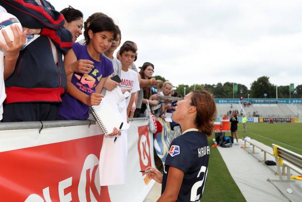 Yuri Kawamura signs autographs for some fans after a game | Source: North Carolina Courage Facebook Page