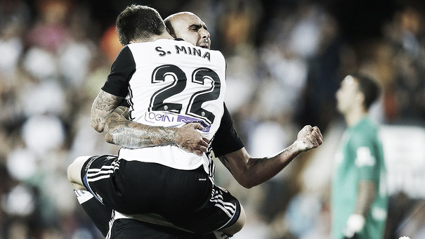 Santi Mina celebra un gol con Zaza | Foto: valenciacf.com