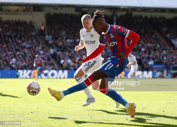LONDON, ENGLAND - OCTOBER 09: Rasmus Kristensen of Leeds United marks Wilfried Zaha of <strong><a  data-cke-saved-href='https://www.vavel.com/en/football/2022/09/30/crystal-palace/1124711-crystal-palace-vs-chelsea-premier-league-preview-gameweek-9-2022.html' href='https://www.vavel.com/en/football/2022/09/30/crystal-palace/1124711-crystal-palace-vs-chelsea-premier-league-preview-gameweek-9-2022.html'>Crystal Palace</a></strong> during the Premier League match between <strong><a  data-cke-saved-href='https://www.vavel.com/en/football/2022/09/30/crystal-palace/1124711-crystal-palace-vs-chelsea-premier-league-preview-gameweek-9-2022.html' href='https://www.vavel.com/en/football/2022/09/30/crystal-palace/1124711-crystal-palace-vs-chelsea-premier-league-preview-gameweek-9-2022.html'>Crystal Palace</a></strong> and Leeds United at Selhurst Park on October 09, 2022 in London, England. (Photo by Ryan Pierse/Getty Images)