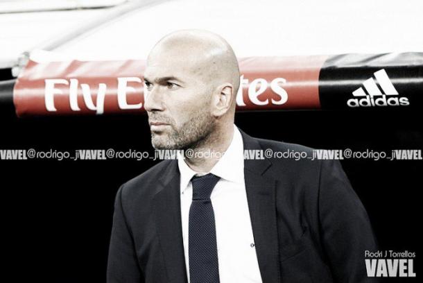 Zidane en el banquillo del Real Madrid | Foto: Rodri J. Torrellas - VAVEL