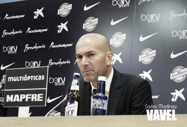 Zidane en rueda de prensa en La Rosaleda. | FOTO: Carlos Martínez - VAVEL