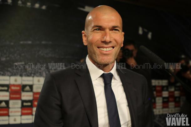 Zinedine Zidane, alegre el día de su presentación como entrenador blanco | Foto: VAVEL