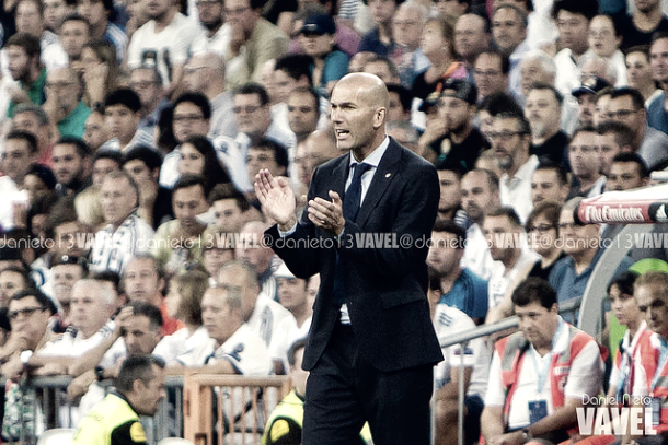 Zidane da órdenes durante un partido | Foto: Daniel Nieto (VAVEL)