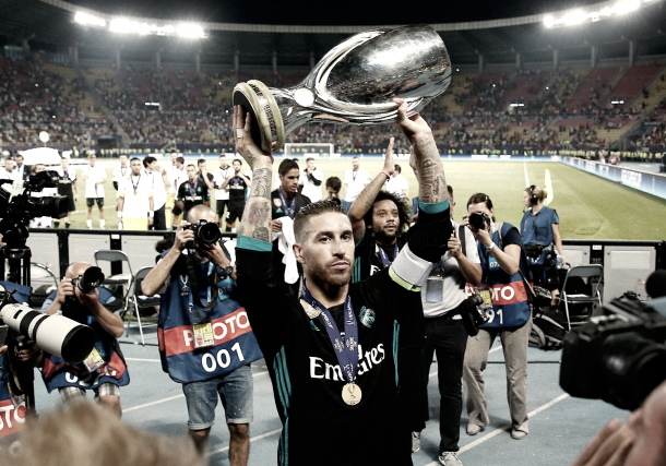 ¡Ramos levanta el trofeo de campeones! | Foto: Antonio Villalba (Real Madrid C.F.)