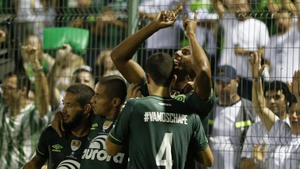 Luiz Otávio celebrando el 2-1 final. | Foto Andre Penner /AP