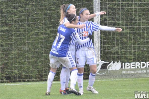 Las jugadoras realistas celebrando el segundo gol de Zornoza. Foto: Giovanni Batista (VAVEL)