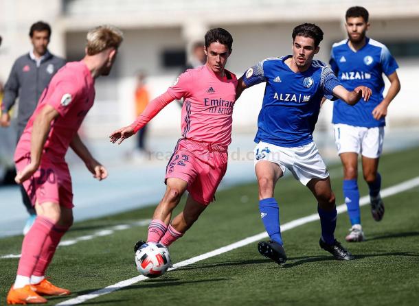 Sergio Arribas y Carlos Algarra, durante el partido entre Las Rozas CF y el Real Madrid Castilla | Fuente: www.realmadrid.com