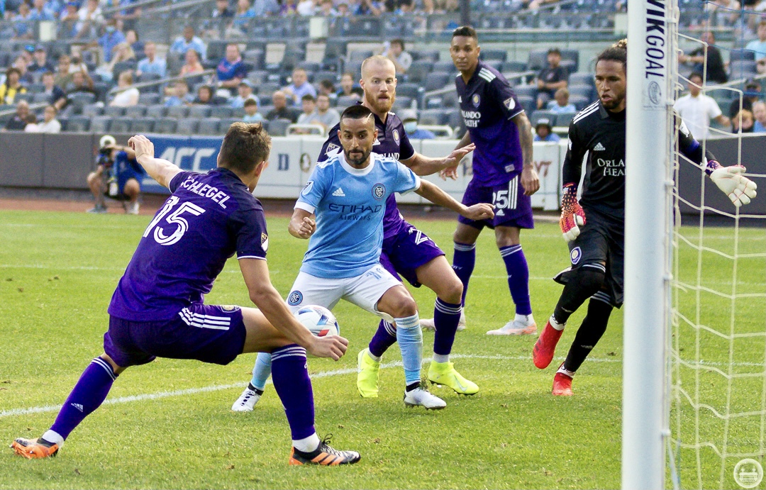 Action in front of the Orlando City net/Photo: Juan Pablo 