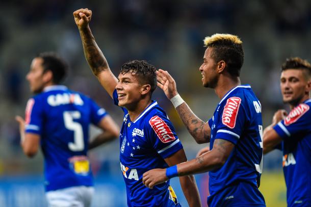 Lucas Romero comemora seu primeiro gol com a camisa do Cruzeiro (Foto: Lucas Bois/Light Press)