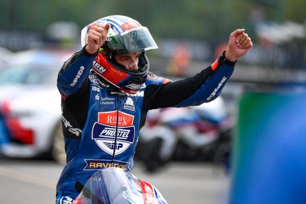 Kornfeil celebrando su podio en el GP República Checa. | FOTO: motogp.com